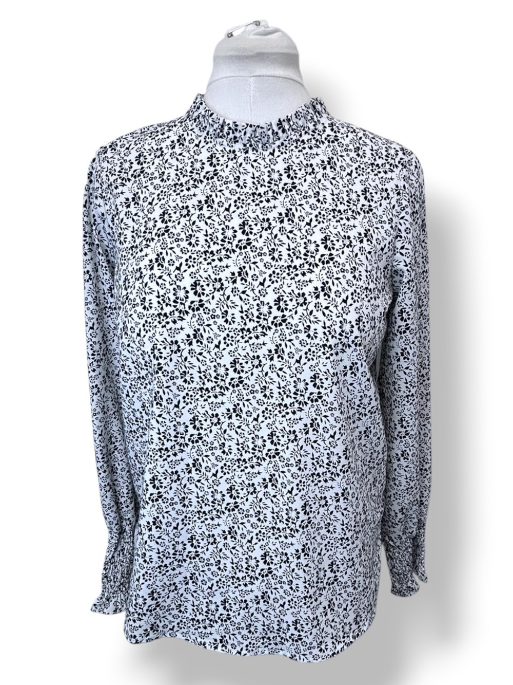 Carolina Belle Women’s Long Sleeve Mock Ruffle Neck Shirt Floral Black/White M